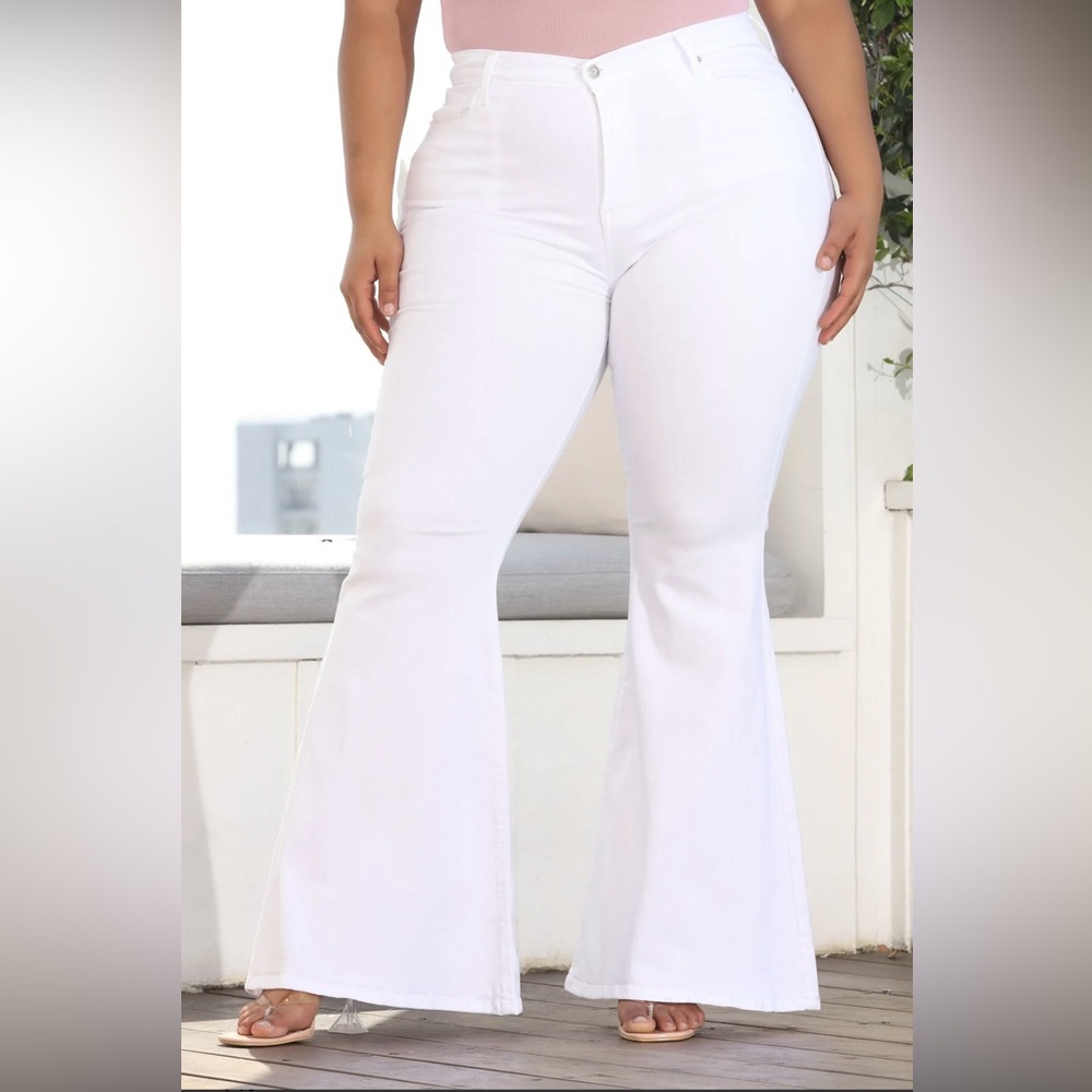 Fashion Nova -Santorini Super Stretch Flare Jeans.